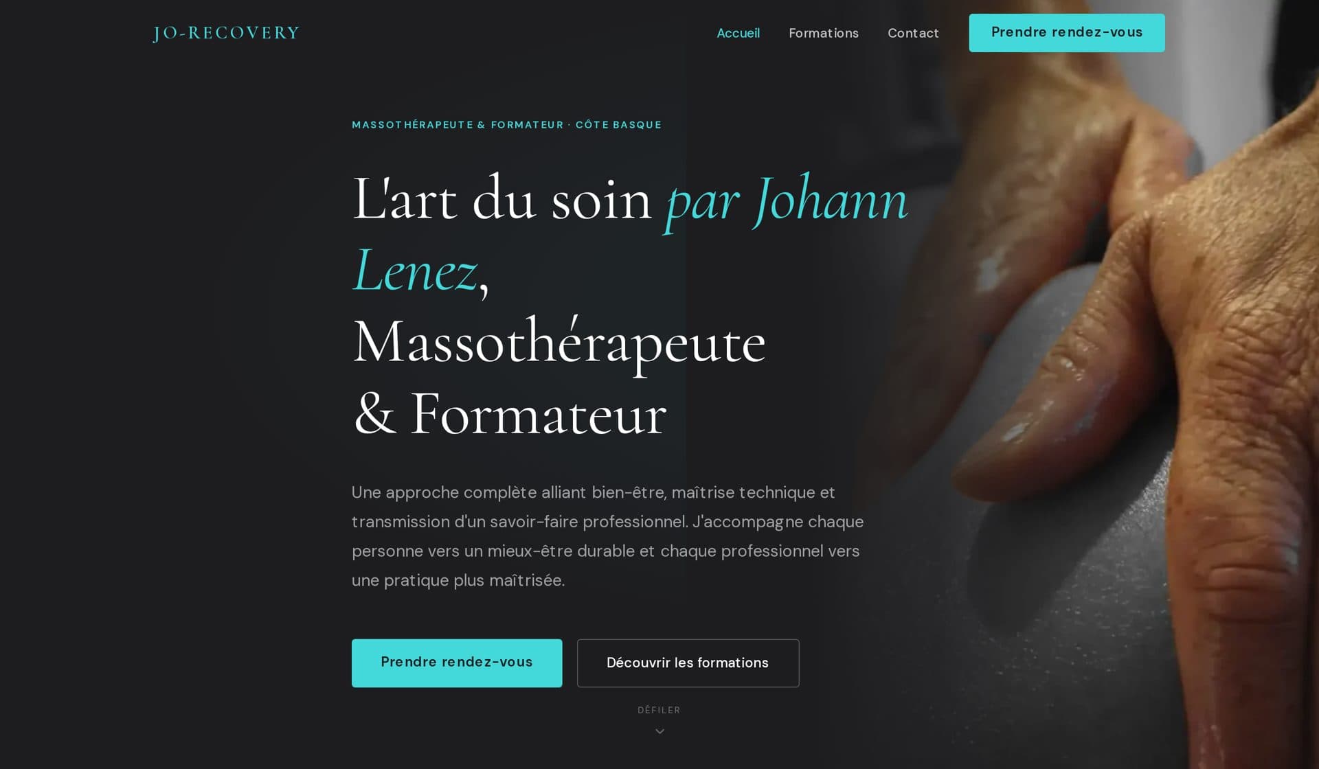 Page d'accueil du site jo-recovery.fr : portrait du praticien et univers sombre du bien-être