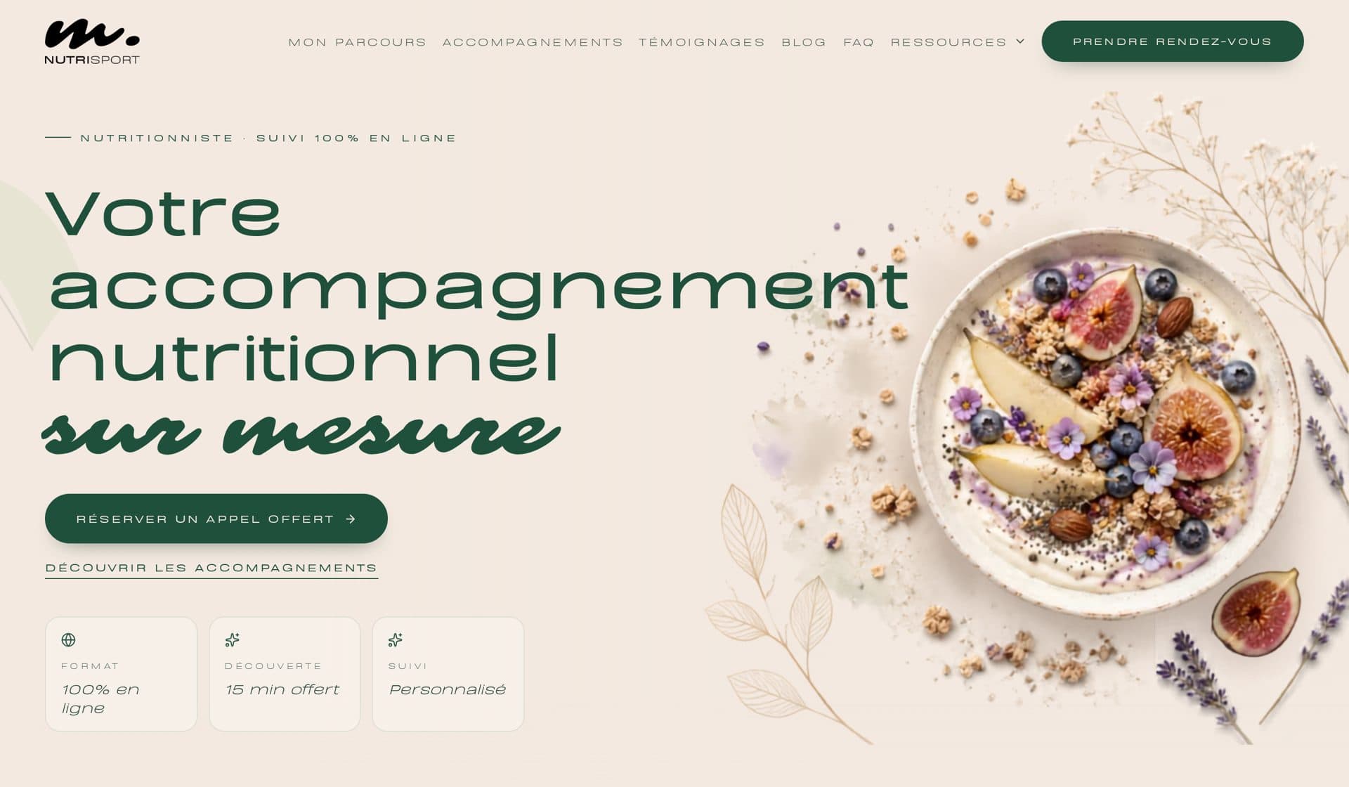 Page d'accueil du site m-nutrisport.fr : accompagnement nutritionnel sur mesure, tons naturels et bol de fruits en photographie